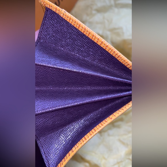 LV yellow with purple interior Epi Sarah wallet - Picture 5 of 12